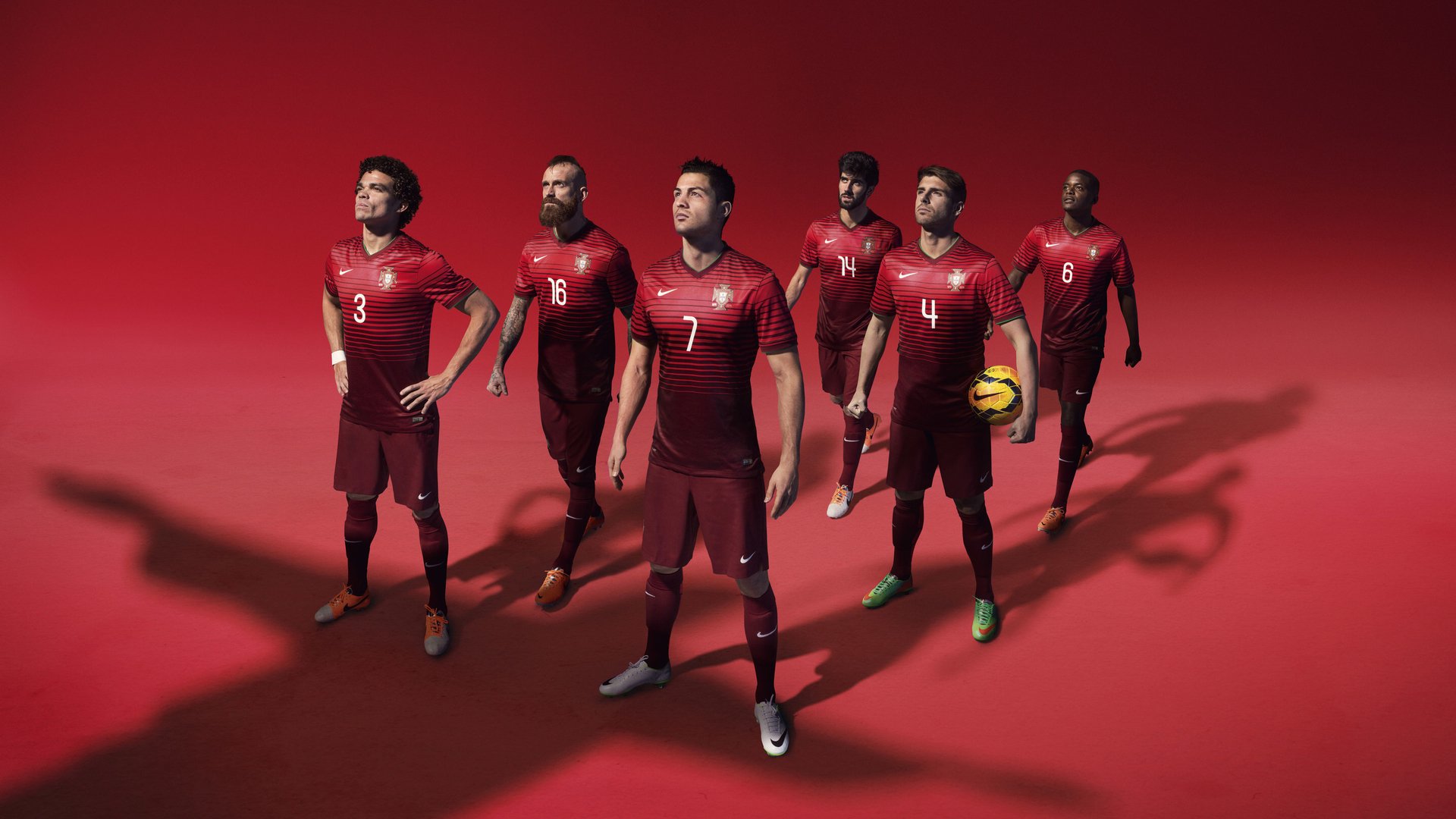 出色防守引爆全场！，莱万多夫斯基意外战胜中国队比赛高潮迭起